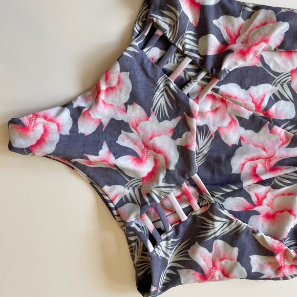 STONE FOX SWIM: Hibiscus One-Piece Swimsuit Open Back Halter - Picture 9 of 13